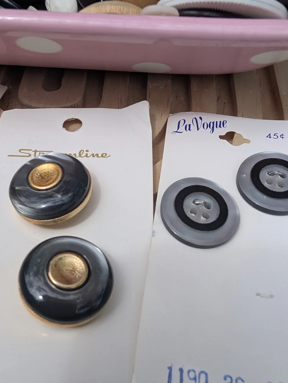 Vintage Assorted Buttons - Lot Of Old Buttons Sewing Collecting Craft - Picture 4 of 12
